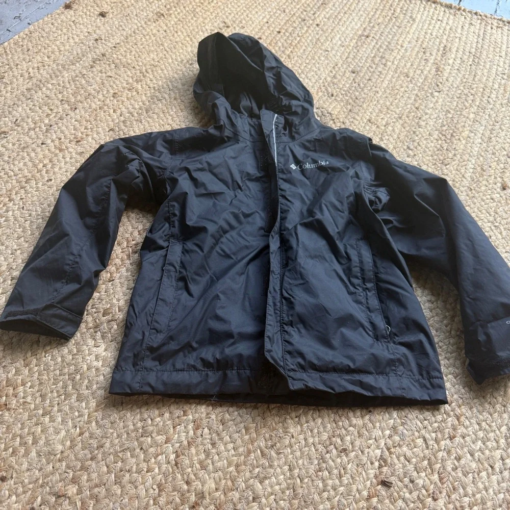 Columbia Kids Black Omni-Tech Hooded Rain Jacket Shell XS 6/7